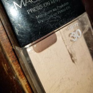 Impress taupe colored press on nails